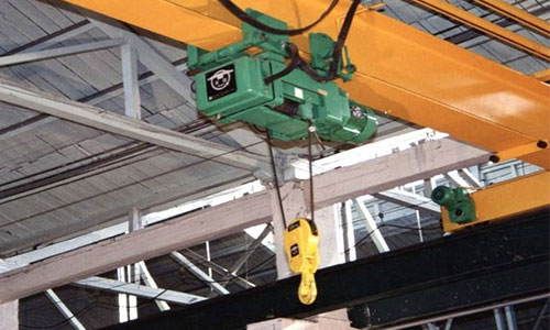 Overhead crane with single girder