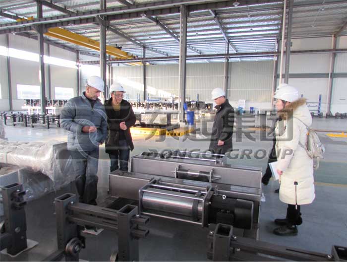 american-customer-visit-european-crane-workshop.jpg